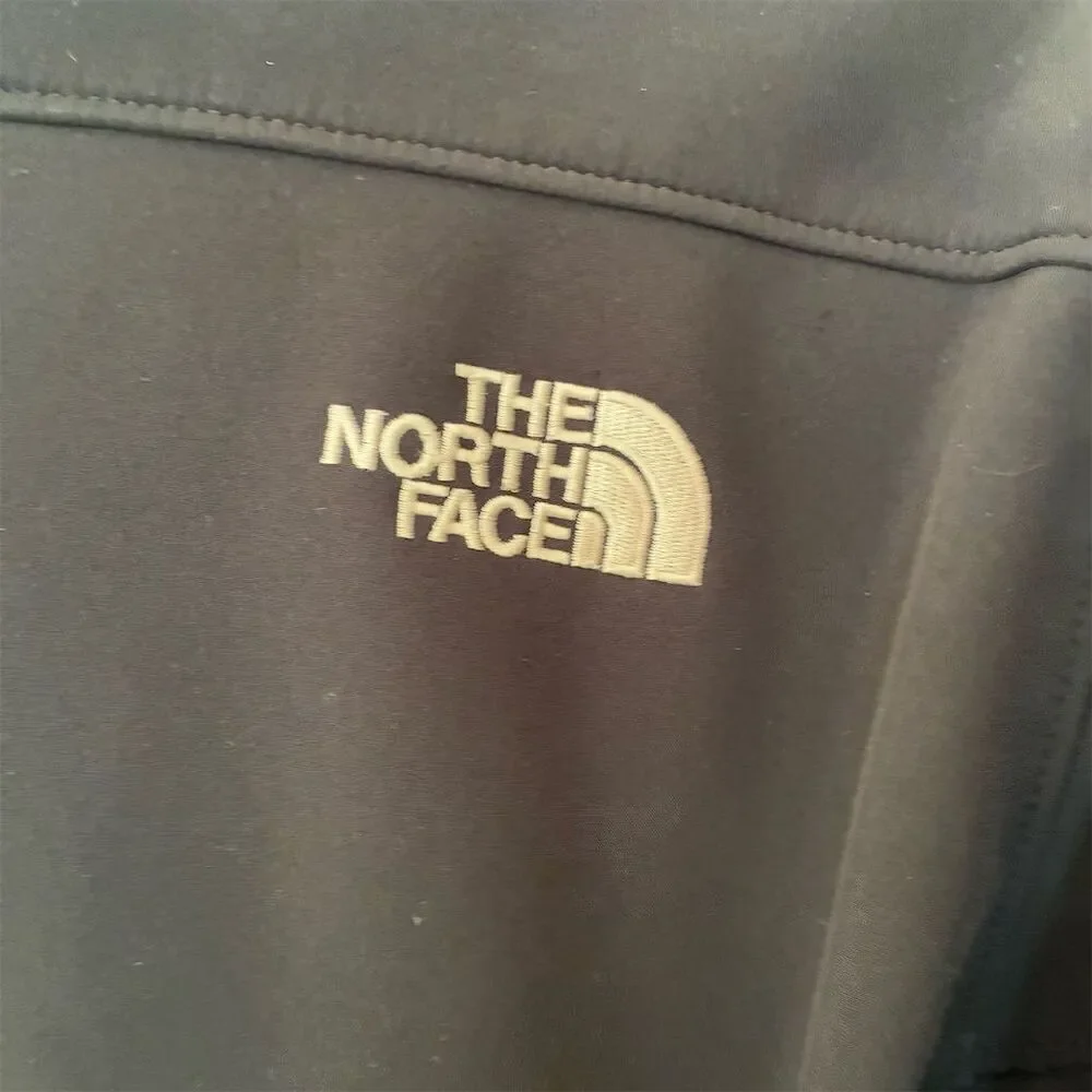 The North Face Men's Black Softshell Jacket Size M Weather Resistant